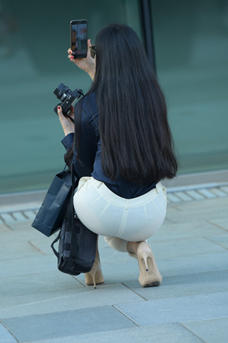 白裤“摄影师”
