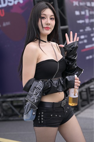 黑丝热裤小妹