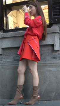 红裙子靓模外拍 [1.76 GB/MP4]
